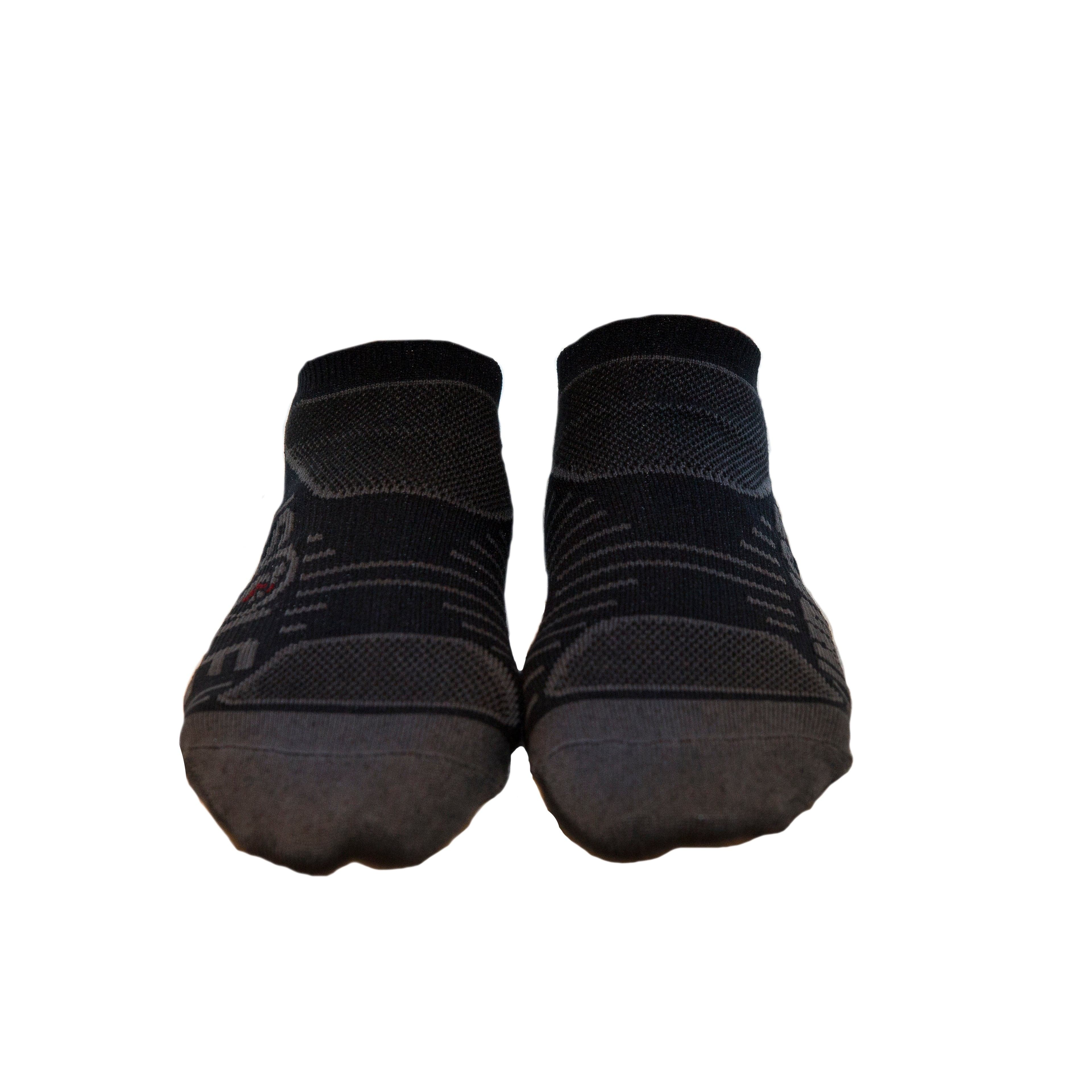 Soleimpact No Shows socks in black
